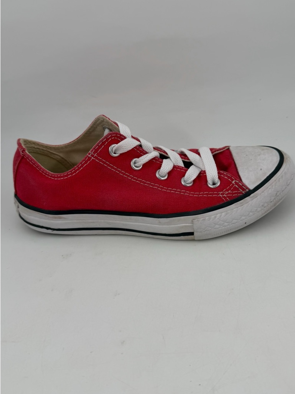 Converse Boy’s CTAS Red - SZ 1- Canvas Low Top Shoes Sneakers